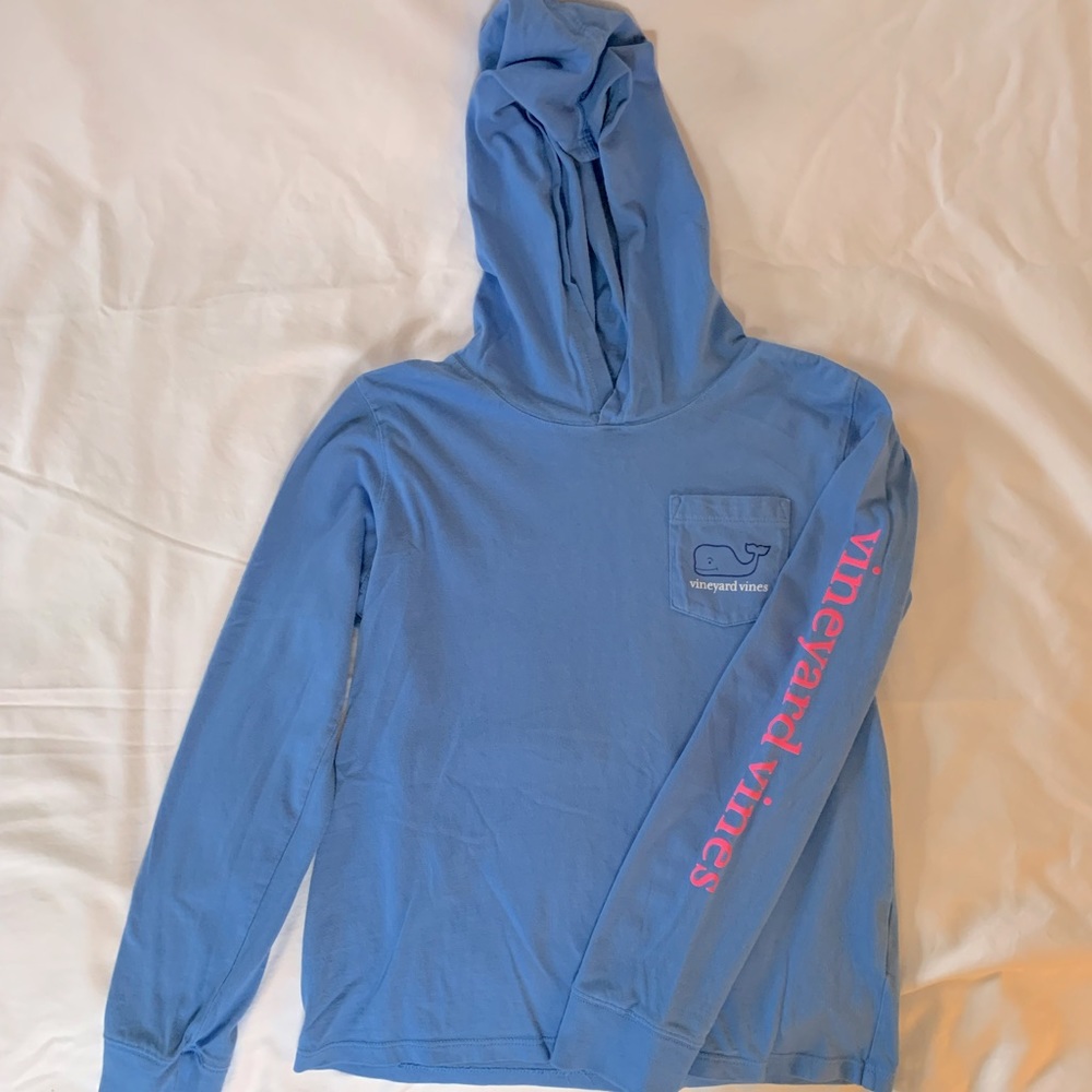 Vineyard vines. Long sleeve t-short with hood.
